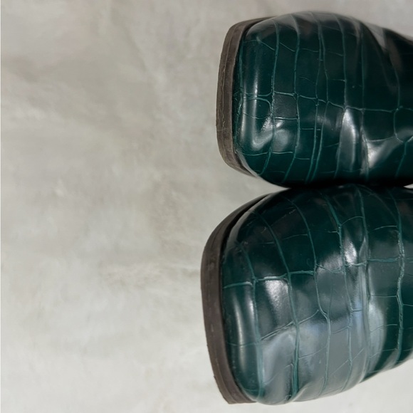INC Green Croc Embossed Ankle Boots Block Heel Chunky Glam Side Zip Size 7.5 - Picture 3 of 8